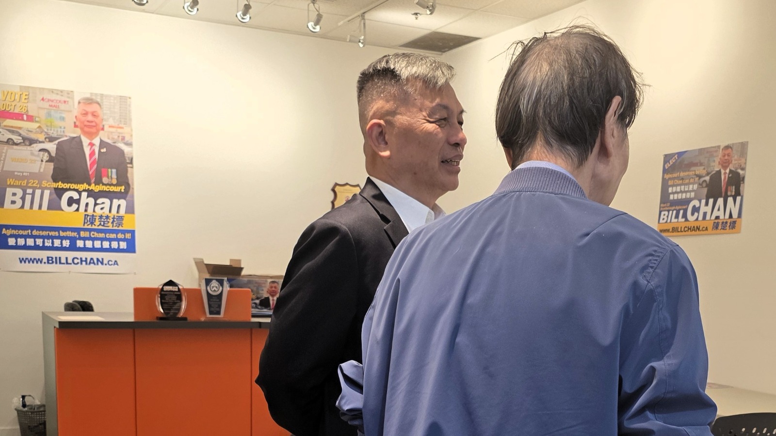 竞选活动近况：走进社区，聆听居民声音，欢迎来到在Agincourt Mall 内的Bill Chan 竞选办公室